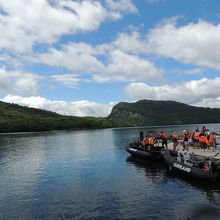 奥入瀬渓流上流からRIBツアーに乗り換え