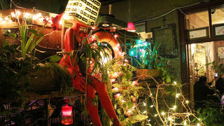 ブダペストの旧ユダヤ人街の廃墟バー