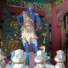 ひざに象がついていてひざこぞうのもとになっています