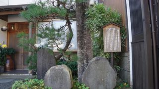 近くにはそば屋さんが何軒かあったりする賑やかな一角です