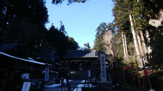 日光最大の門ですが、まだ工事中