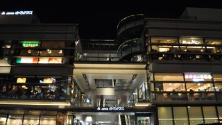 魅力的な飲食店がたくさん入っています