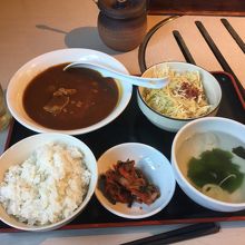 煮込みハンバーグ