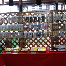 たくさんのお守りストラップ等です。