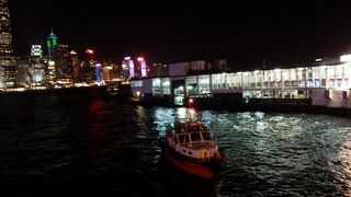 スターフェリーが出ています。