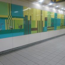 鳥アート（徐匯中学駅バージョン）の様子