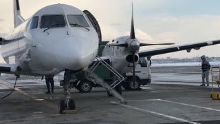 飛行機のすぐ近くに行けます