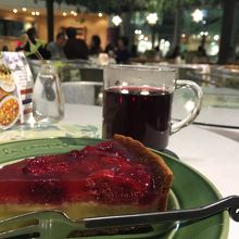 タルト・ルージュ（フランボワーズのタルト）とホットワイン