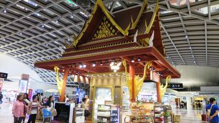 空港四隅のソファー席を狙え♪／スワンナプーム国際空港 (BKK) 