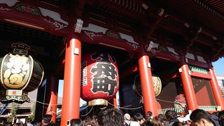 小舟町の提灯が目印。