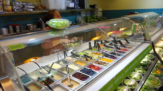 ワイキキで手軽に食材を確保できます。