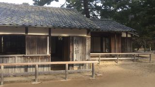 こじんまりとした小屋