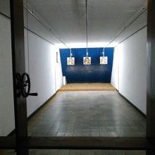 地下の射撃訓練場