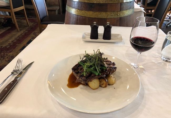 サンダルフォード カヴァシャム エステート レストラン