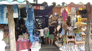 広い敷地に沢山のお店があります