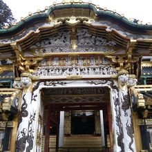 龍などの飾りがすごい