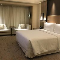 部屋もベッドも十分な広さです