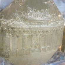 ホーム上にはこんな作品が！