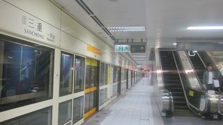 MRTだけでなくバスでも空港に向かうことができます