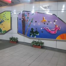 コンコース壁面アートの様子２