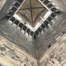 中間点から見た天井