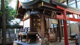 子宝や後継者を願う人々に信仰されている稲荷神社です