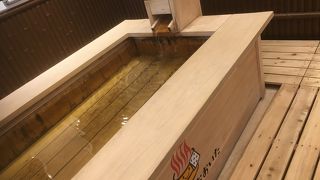 大分空港で源泉かけながしの足湯に入りました