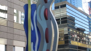 青梅街道沿いの彫刻は悩まされます。