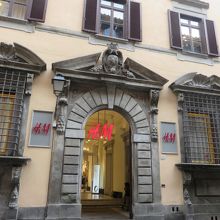 H＆Mの建物が見事でした