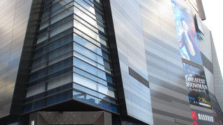 中には劇場はありません。