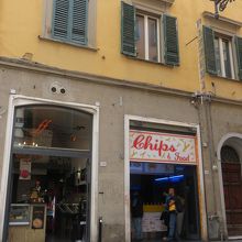 カフェなどもありました