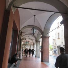 結構広い道幅です