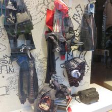 途中のシューウインドウ