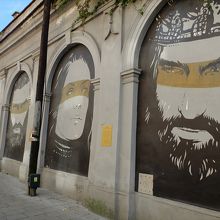 最近ではトレンド発信地にもなっているようで小洒落た商店多し