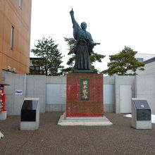 蝦夷地の坂本龍馬像