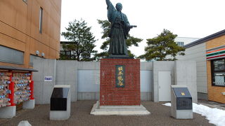 何故か函館に龍馬像
