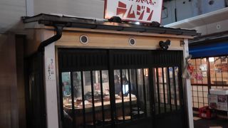 ジンギスカンは勿論、焼き物をしながら軽く飲めるお店。美味しかった！