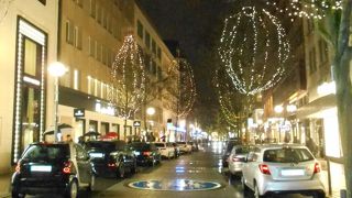 ブランドショップが立ち並ぶ通りです♪