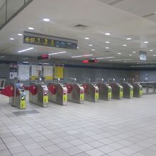 一般改札口はこんな感じです