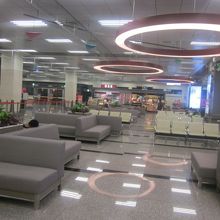 とても綺麗なターミナル内なんですけどね…