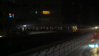 モノレールの湾曲する走行の様子を撮影するのに良い駅です