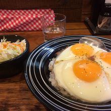 これが小生お勧めの焼豚玉子飯