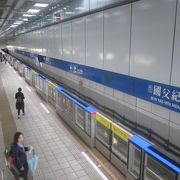 中正紀念堂駅との対比が面白い駅です