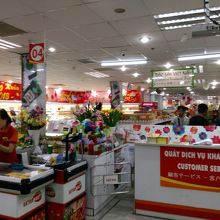 ３階がサトラマートです
