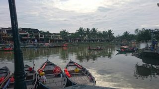 小舟でクルーズ！！夜になると神秘的な世界へ★