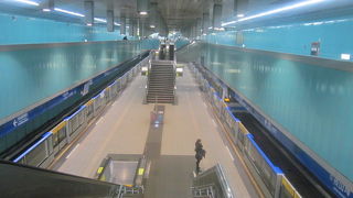 ブルーラインの駅らしさが凝縮された駅です