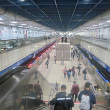 駅コンコース全体の様子