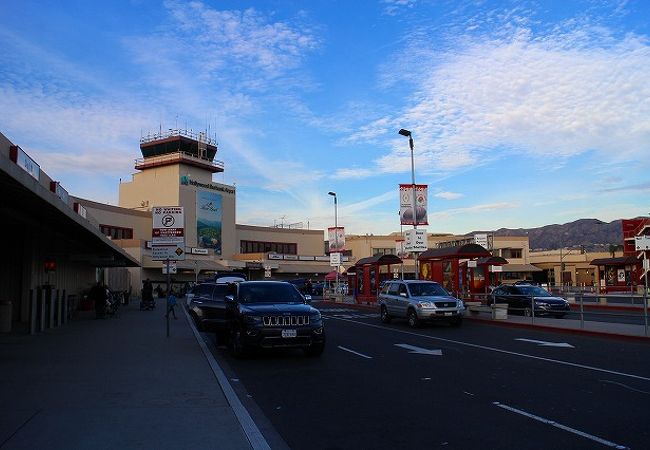 LAXよりも便利な国内線空港
