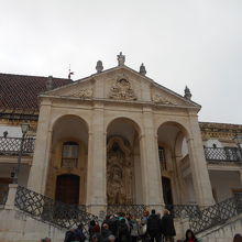 グランドホールの入口です