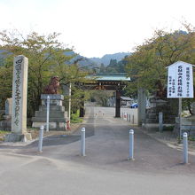 前神寺入口の惣門
